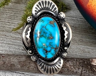 Size 8 / F Beautiful High Grade, Blue, Kingman spiderweb Turquoise ring, Heavy handmade by Navajo artist, Gilbert Tom, signed,