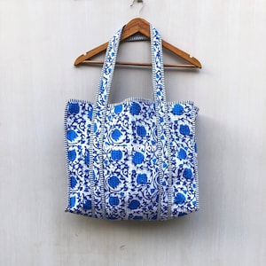 Sac fourre-tout matelassé bohème lotus bleu indigo et blanc Sac de tous les jours Doux et robuste Fermeture magnétique Poche intérieure Sac XL Sac shopping