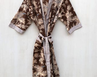 Kimono-Bademantel aus Baumwolle mit Blumenmuster: Leichter Hausmantel