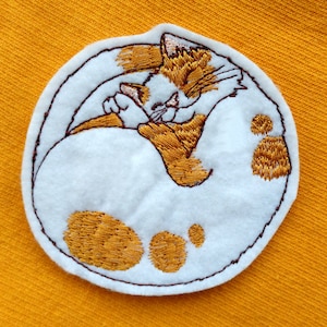 Sleeping Cat Iron-on Patch, Cute Embroidered Applique, Round Animal Circle Badge