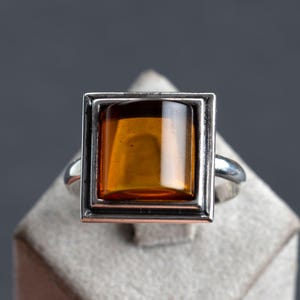 Anello vintage in ambra, argento 925, quadrato, arrotondato, color caramello, completamente restaurato, misura anello 53,5, 17 mm, pezzo unico
