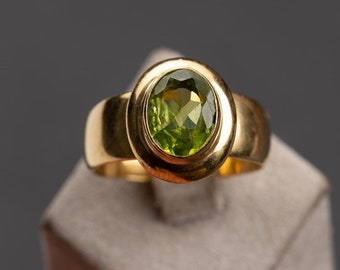 Vintage ring with peridot, faceted, reworked, originally 925 silver, replated with 18k yellow gold, ring size 55, 17.5 mm, unique