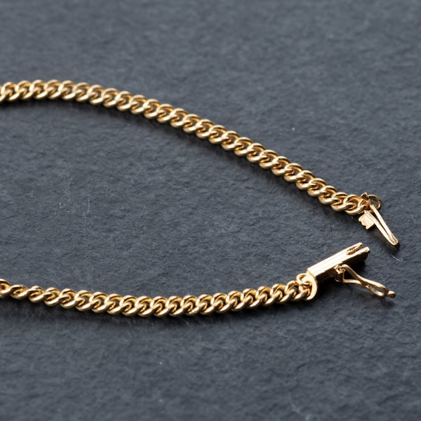 delicate vintage curb bracelet, box lock, completely refurbished, American Doublé, newly plated with 18k yellow gold, security, unique piece