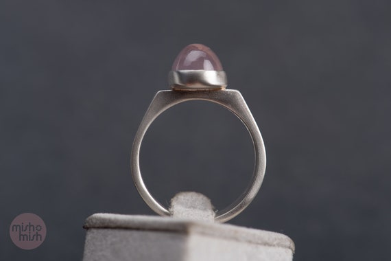 Ring with rose quartz, oval cabochon, vintage rev… - image 2