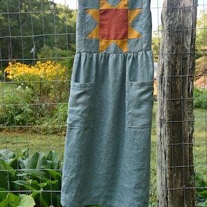 Homesteading Pinafore - lniany patchworkowy fartuszek