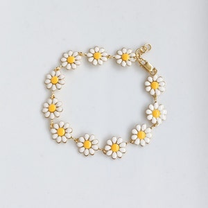 Daisy Bracelet- Toddler Bracelet - Spring Bracelet - Girls baby bracelet- Gold filled