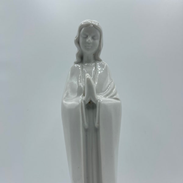 Vintage All White Virgin Mary Tall Figurine Statue Madonna Mother Porcelain Serene Gentle Prayer Homco,