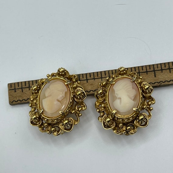 Vintage FLORENZA Carved Shell Cameo Clip On Earri… - image 3