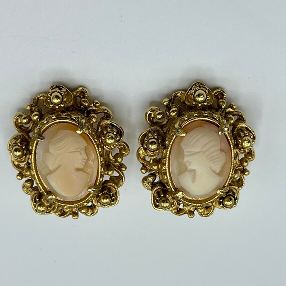 Vintage FLORENZA Carved Shell Cameo Clip On Earri… - image 2