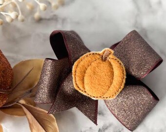 Fiocco per capelli a forma di zucca, Fiocco per capelli marrone scuro, Fiocco per capelli autunnale glitterato, Fiocco per capelli autunnale per bambine, Fermaglio per capelli a forma di zucca fatto a mano, Fiocco boutique autunnale, Vestito del Ringraziamento