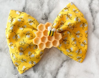Honey Bee hair bow, fabric hair bow, resin hair bow center, yellow glitter hair bow, honey comb clip for girls, bee day hair bow outfit