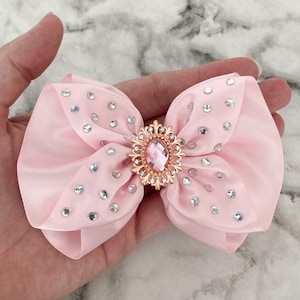 Baby Pink Pageant Hair Bow Fancy Rhinestone Hair Bow pequeño lazo rosa claro Accesorio para el cabello Over the top pink bow satin glitz pageant hair bow