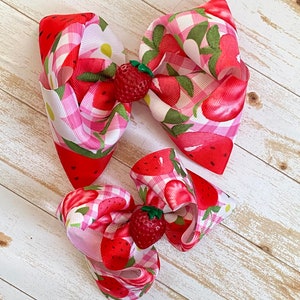 Strawberry Hair Bows, Two Sizes Hair Bows for sisters, fruit Hair Bow, 6 inch Hair Bow, 4 inch hair bow, summer gingham hair bow, berry cute