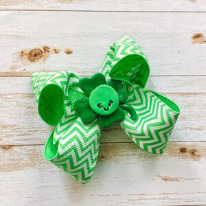 Laço de cabelo do dia de São Patrício Laço de cabelo de trevo verde Chevron Laço de cabelo de trevo de 4 folhas Laço de cabelo de centro de argila do dia de São Patrício para meninas laço festivo
