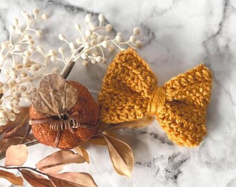 Accesorio para el cabello acogedor con lazo amarillo mostaza, lazo de otoño de ganchillo para niñas, clip de lazo de otoño tejido en amarillo para fotos familiares de niños pequeños
