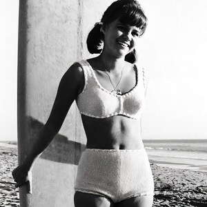 VINTAGE SURFING Photo Black & White Surf Photo, Surfer Girls, Surfing