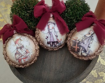Set of 3 Christmas ornaments -  4.5in  Christmas ball - Handmade Christmas tree decor - Antique crackle effect