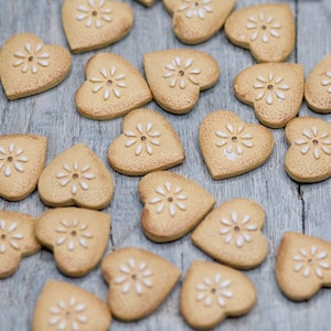 10pics Polyresin Gingerbread Hearts, Xmas Polyresin Ornaments, Xmas Hearts, Winter Decor, Gingerbread Sticker, Polyresin Xmas Heart Decor