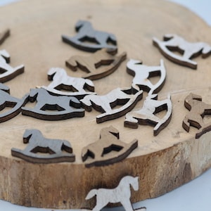 30 piccoli cavalli a dondolo in legno, set di 3 colori, sagome di Natale artigianali, graziosi ornamenti in legno per baby shower, decorazioni natalizie per la cameretta del bambino, creazione di biglietti
