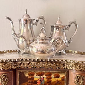 Timeless Elegance in Silverplated teapot and coffee pot