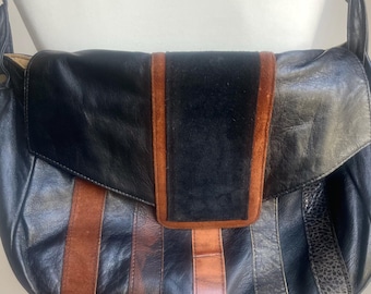 Vintage Schwarze Leder Umhängetasche Minimalistische 90er Jahre Quiet Luxus Handtasche