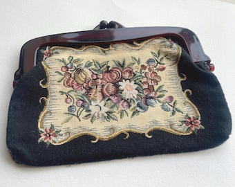 Vintage 1970er Jahre Gobelin Clutch Tasche - Abendtäschchen in Kunstharz-Schale