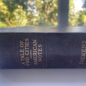 A Tale of Two Cities/American Notes par Charles Dickens, livre rare des années 1930, vintage, livre ancien ancien livre rare pour les collectionneurs de livres, livres cadeaux