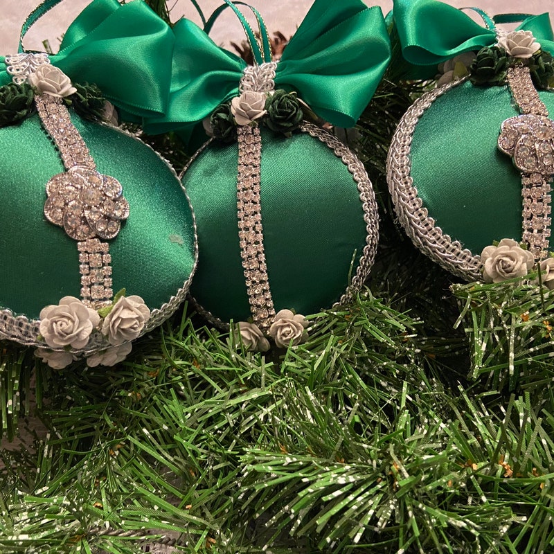 Best HD Pictures about  Emerald Green Christmas Ornaments  with No AI Images