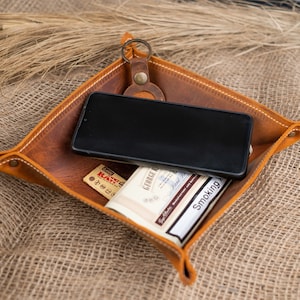 Leather Valet Tray, Personalized Leather Catchall for Small Accessories, Ideal Birthday or Housewarming Gift, Groomsmen or Anniversary Gift