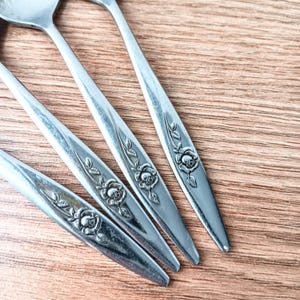 ONEIDA SERIF STAINLESS Flatware 30 Piece Set $60.00