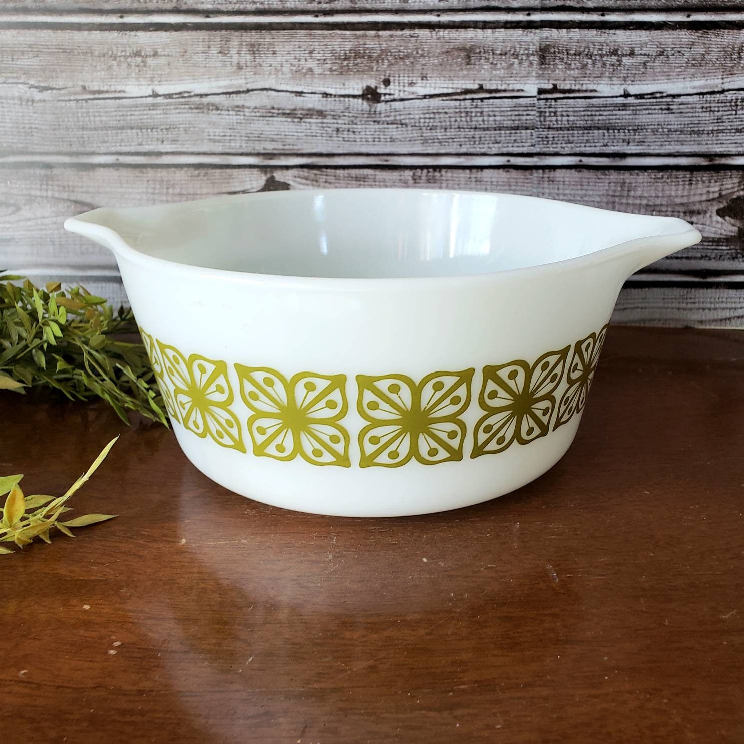 Vintage Pyrex Verde Green Casserole Dish: Square Flowers, 1.5
