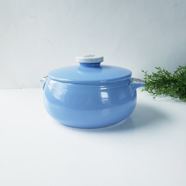 Vintage Hall's Superior Quality Kitchenware Casserole Dish with Lid/ Rose Parade Periwinkle Blue/ 1940s/ 1259/ French Country Cottage