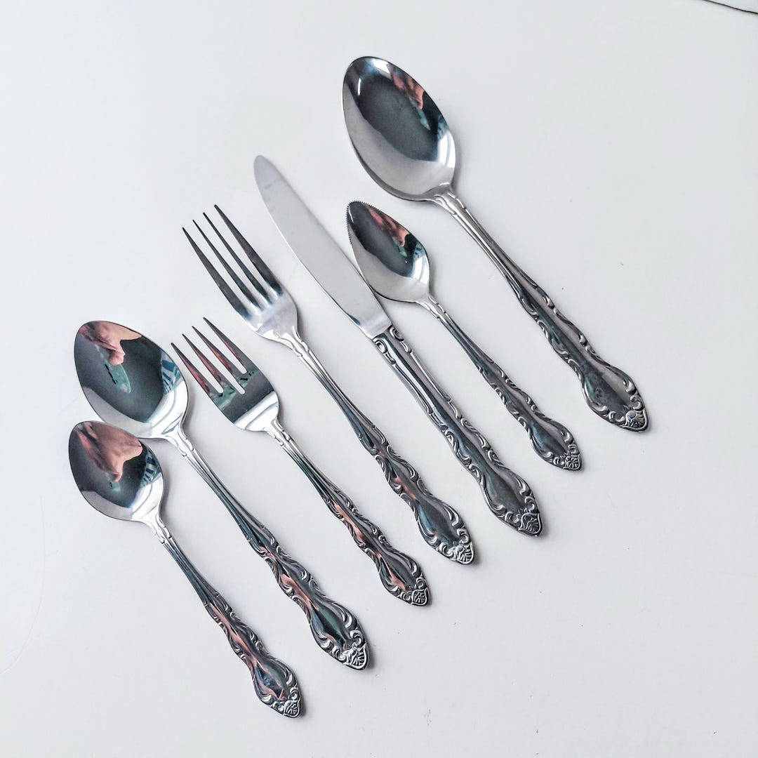 Vintage Carlyle Leaf and Scroll Flatware Set: 31-piece Stainless ...