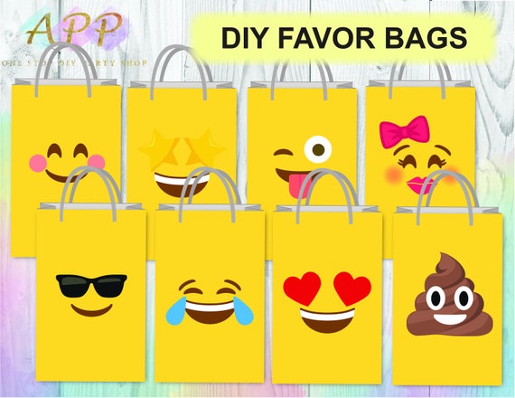 BRACELETS PARTY FAVORS GOODY BAGS TREAT BOXES POOL 24 EMOJI EMOTICON NECKLACES