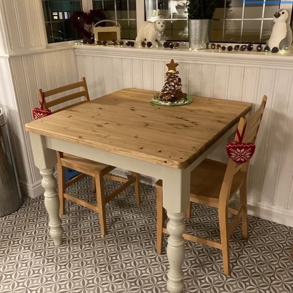 Mesa de café/bistro de pino macizo de 90 cm, mesa de comedor pequeña para restaurante o cocina, pintada a mano.