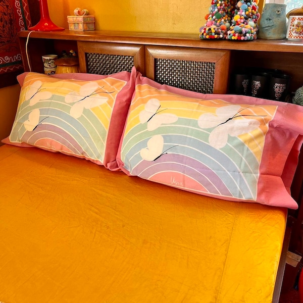 Vintage 1970s Pink Rainbow Pastel Standard Pillowcases // Burlington Vera Colorful Groovy Hippie 70s 60s 1960s