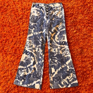 Vintage 1970s Pop Art Peace Love Tie Dye Flare Pants // 70s 60s Hippie Groovy Novelty Print Blue White Trousers Psychedelic 60s