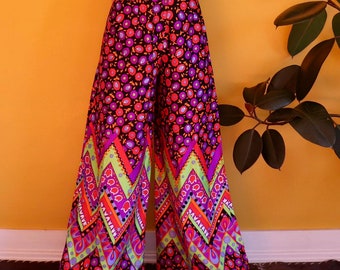 Vintage 1970s Psychedelic Wide Leg Palazzo Pants // Groovy Hippie Retro Elephant Bells High Waisted Flower Power // 26 inch waist