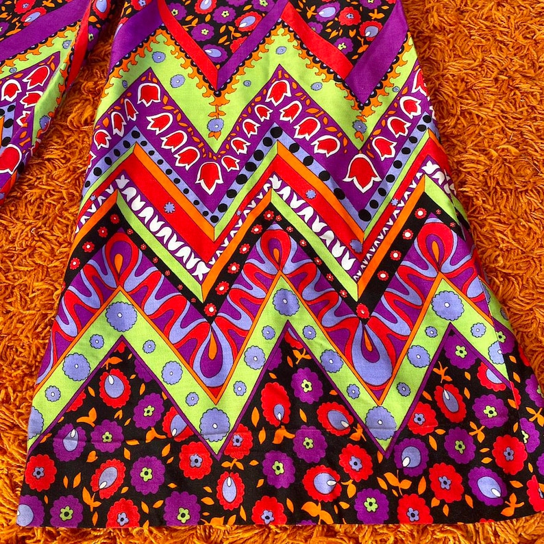 Vintage 1970s Psychedelic Wide Leg Palazzo Pants // Groovy Hippie Retro Elephant Bells High Waisted Flower Power // 26 inch waist image 3