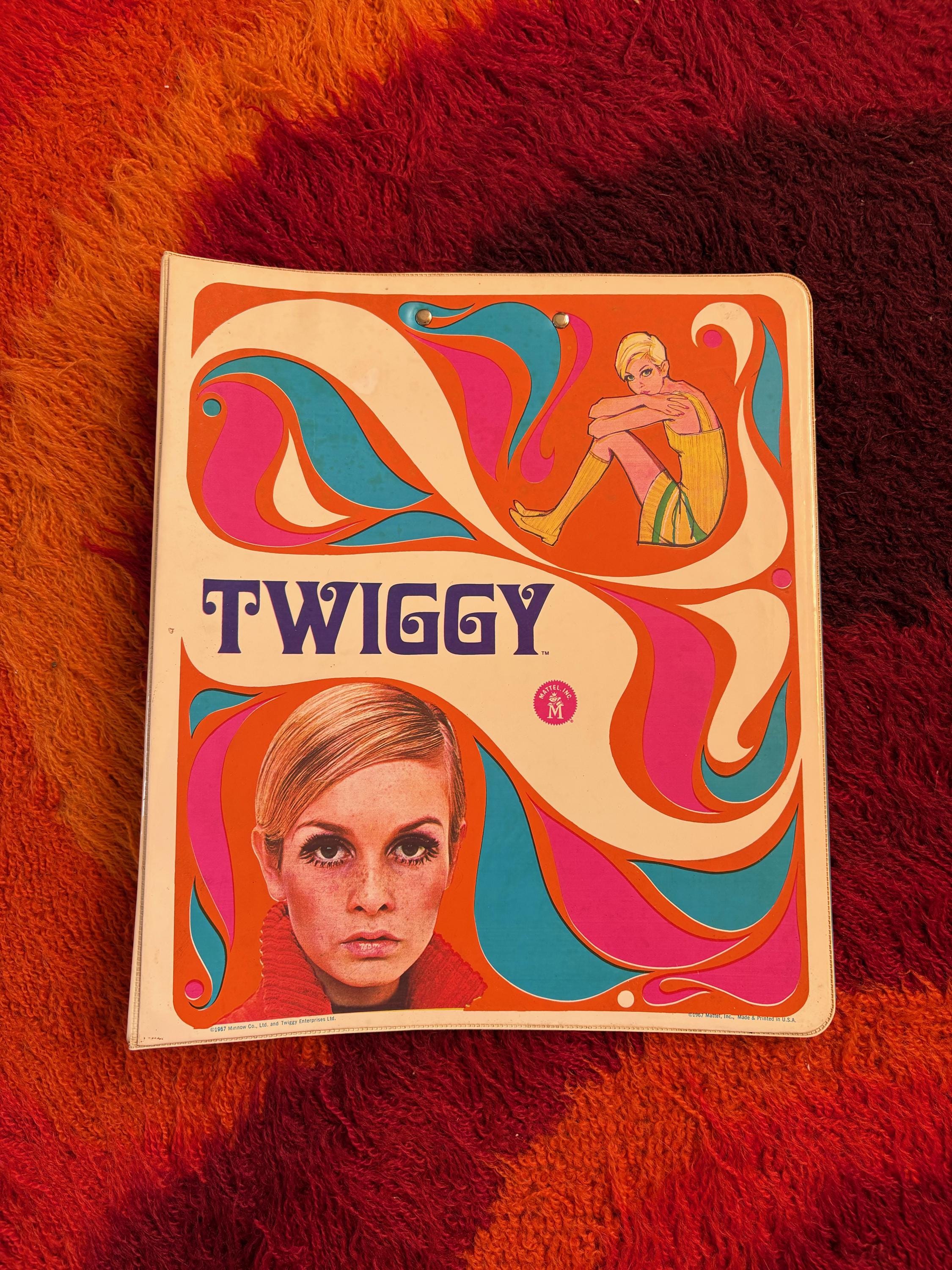 USA製幻80s 90sツイッギー TwiggyフォトヴィンテージTシャツキッズ Vintage 1960s Twiggy Mattel Vinyl Binder Trapper Keeper 70s 60s