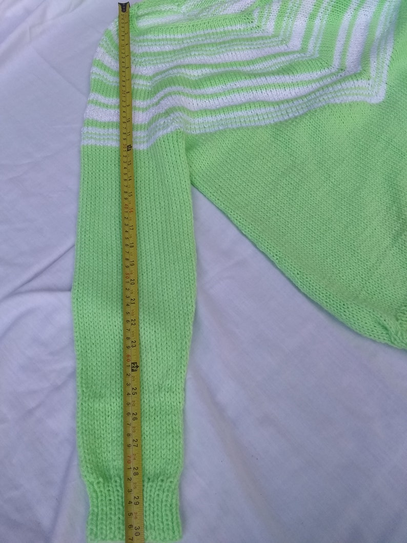 airy and soft Lime Green /& White Pastel Sweater size M-XL. with a deep v-neckline