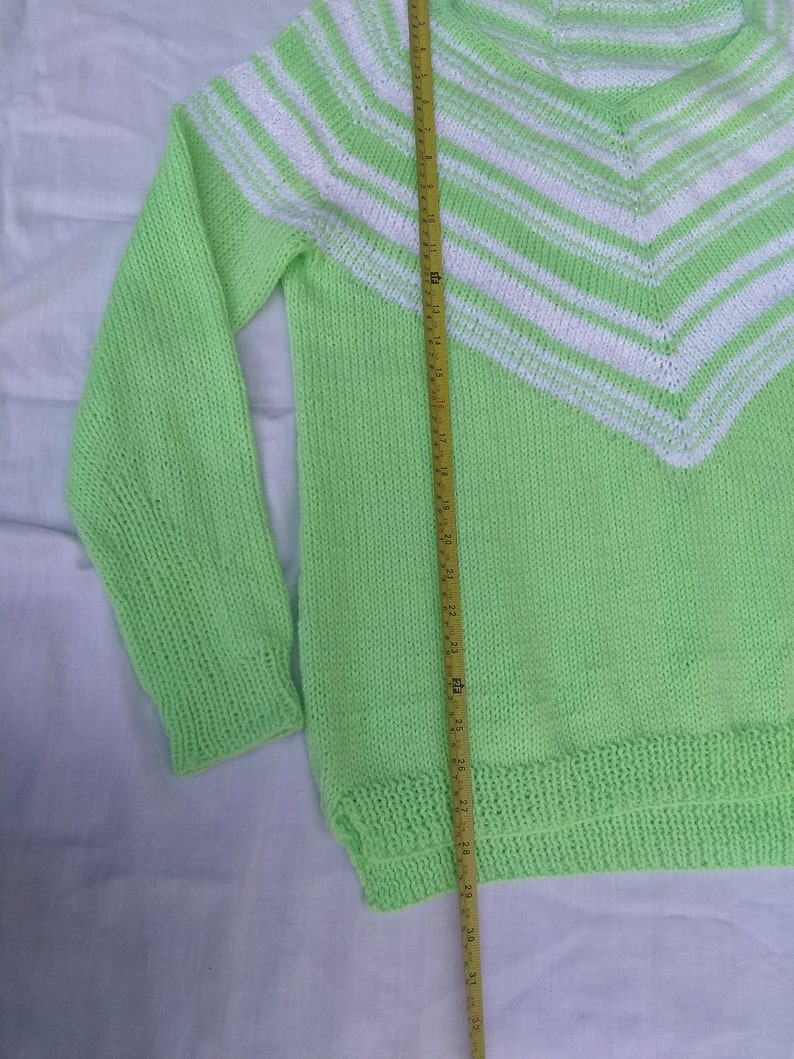 airy and soft Lime Green /& White Pastel Sweater size M-XL. with a deep v-neckline