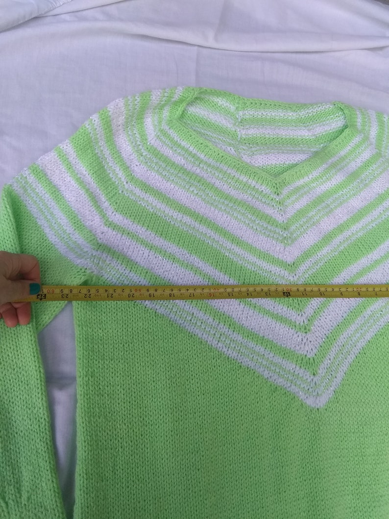 airy and soft Lime Green /& White Pastel Sweater size M-XL. with a deep v-neckline