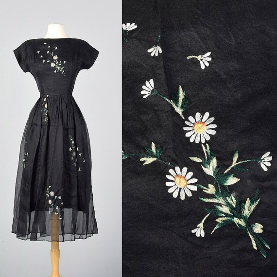 1950s floral embroidery dress