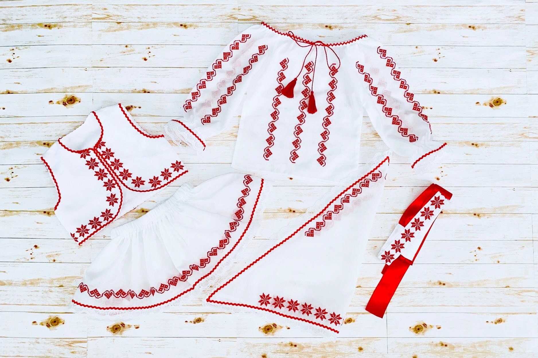 Romanian traditional costume/Romanian blouse/Romanian dance costume/Moldavian ie/Romanian traditional dress/Romanian traditional baby shower