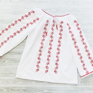Blusa tradicional rumana / Camisa rumana / Traje moldavo / Vestido tradicional rumano / Rumania ia / Baby shower folclórico rumano