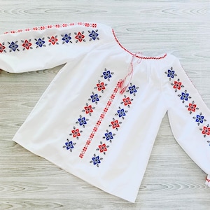 Blusa tradicional rumana / Camisa rumana / Traje moldavo / Vestido tradicional rumano / Rumania ia / Baby shower folclórico rumano