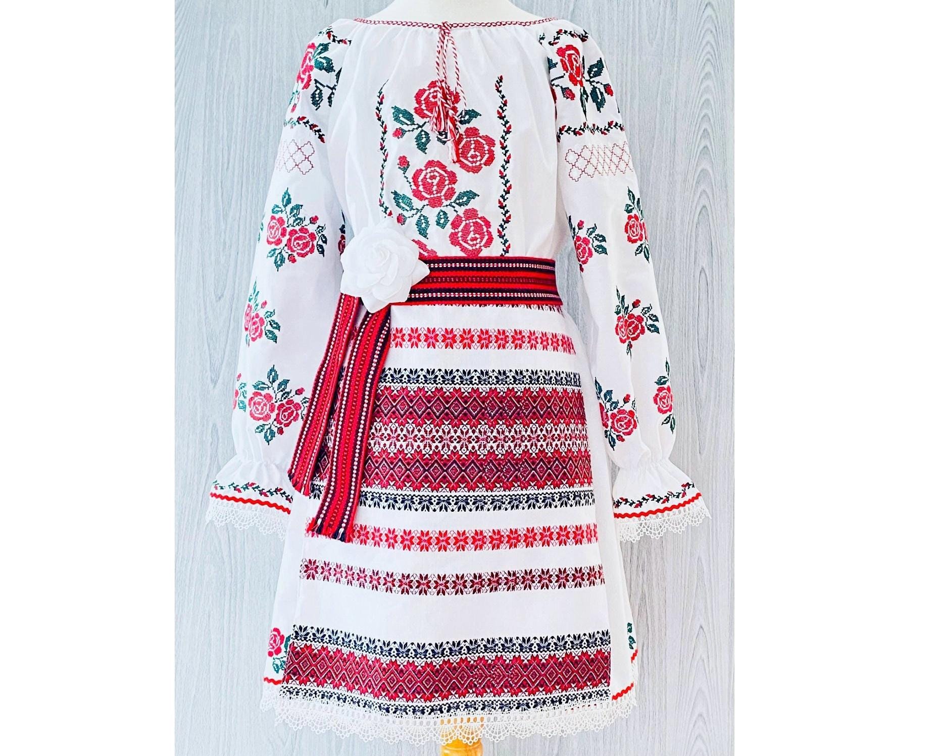 Romanian traditional costume/Romanian blouse/Romanian dance costume/Moldavian ie/Romanian traditional dress/Romanian traditional baby shower