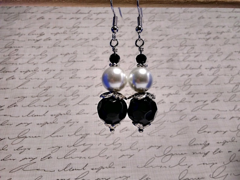 White Pearl Wonderful Gift Dangle Earrings Black Tie Event Black Onyx Accented with Antique Silver Wedding Elegant Pearl Earrings