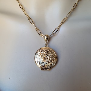 Gold Locket Pendant Necklace 18K Gold Plated Stainless Steel Paperclip Chain Round Vintage Locket Photo Family Memorial Locket Men Women